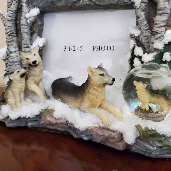 Classic Treasures 3D Resin Wolf Family Trees Picture Frame with Clock - Picture 6 of 6
